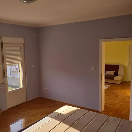 Alex-branka Apartman Zimony